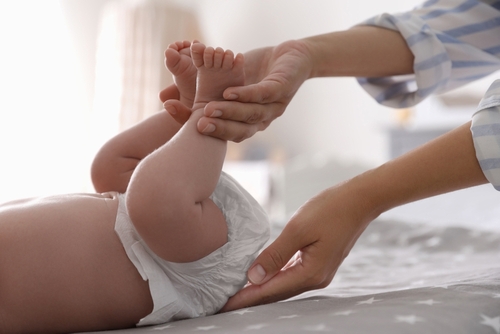 Neonato, il colore delle feci come indicatore di salute